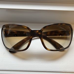 Ladies Ray-Ban Sunglasses (RB4068)